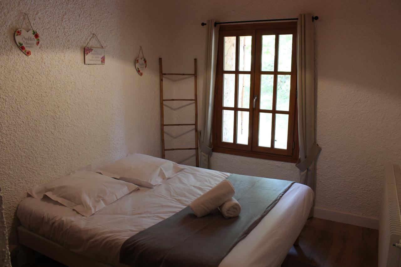 Готель La Bastide Du Logis Du Pin La Martre Екстер'єр фото